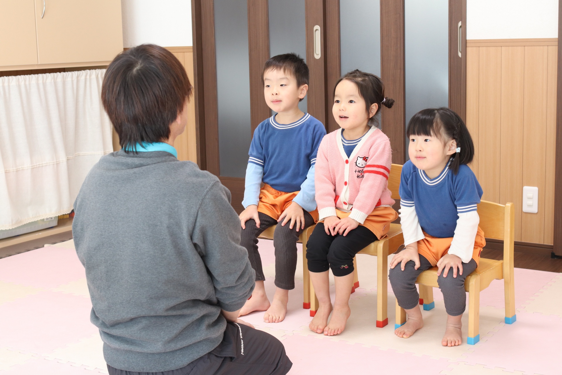 小集団療育：順番を待つ、友だちと関わる、ルールを守る等の学び