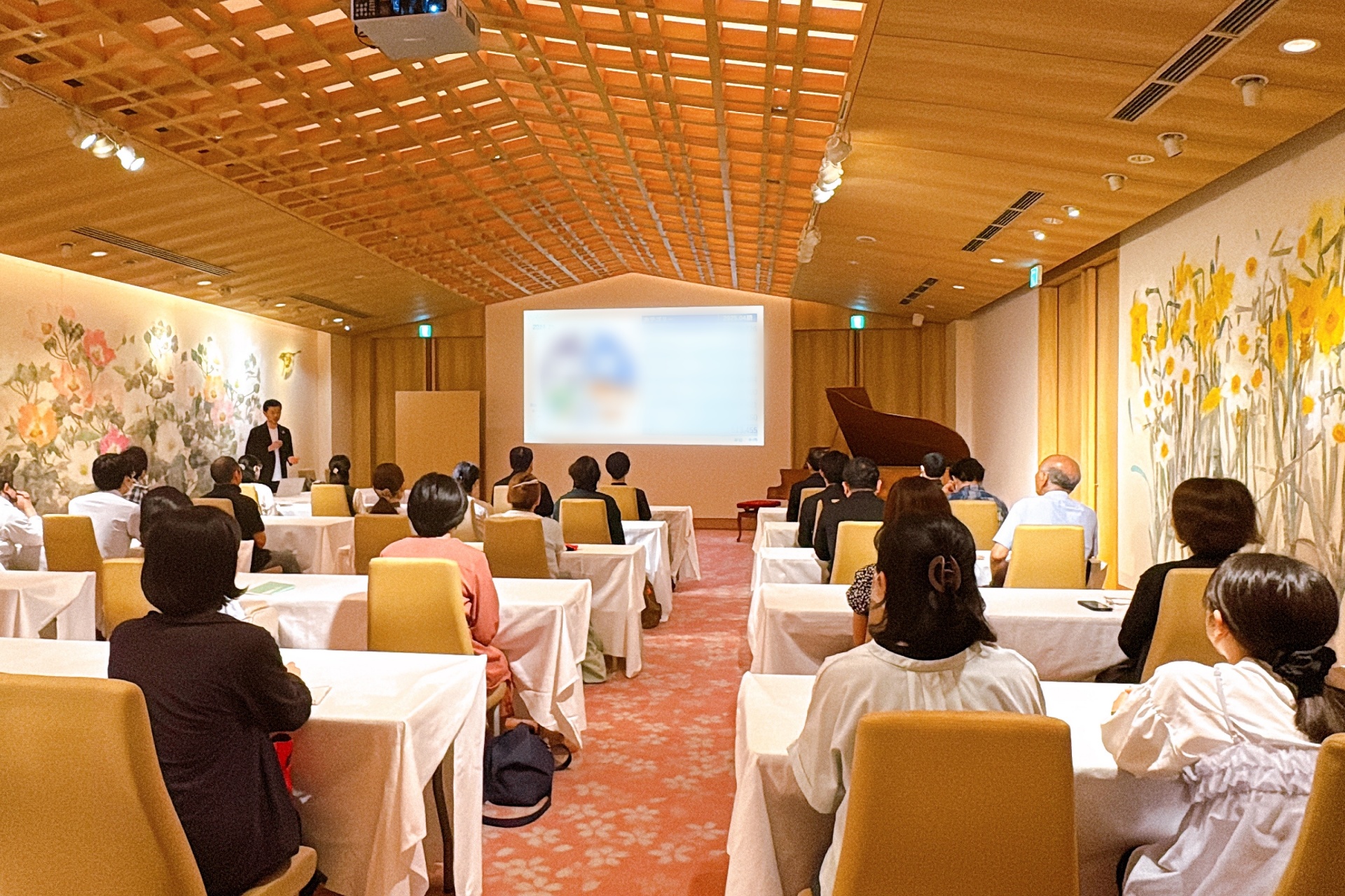 平日の日中に製造機械を止めて、年1回決算報告会