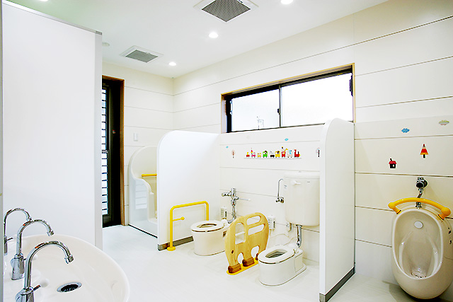 お子様の成長に合わせたトイレも 完備しています