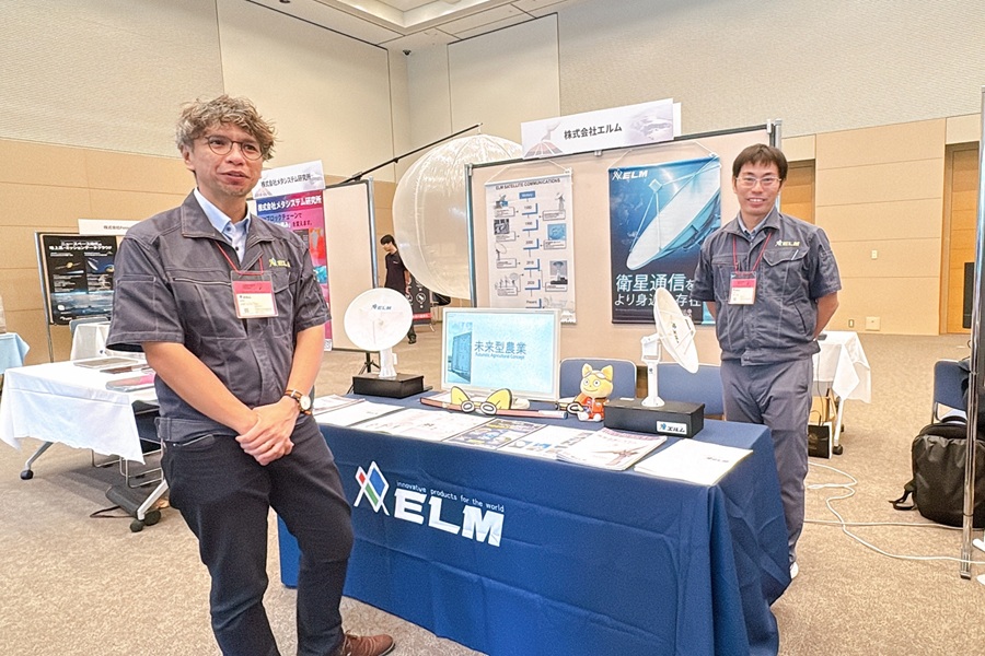 衛星通信用地上局アンテナ（模型）展示