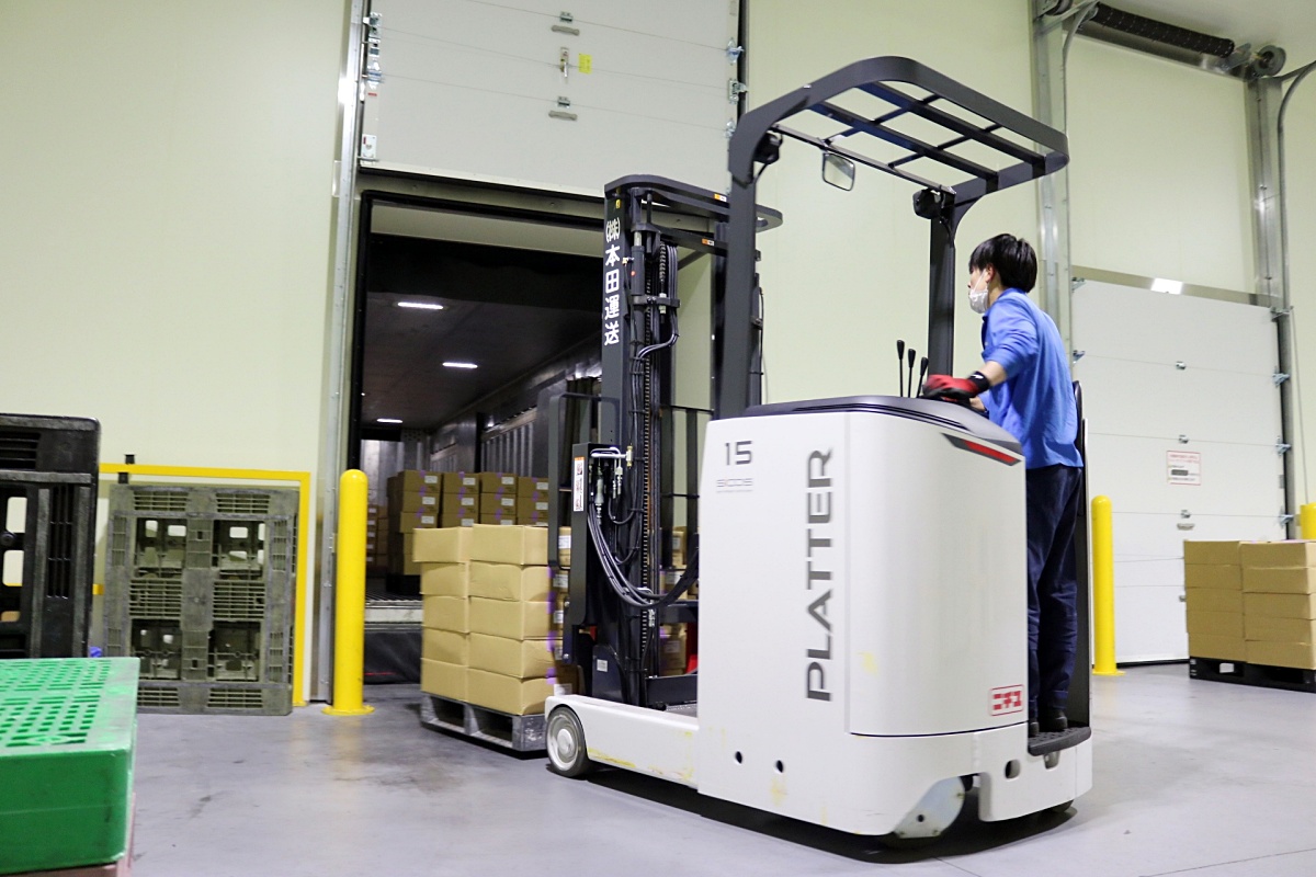 リフトによる積み込み