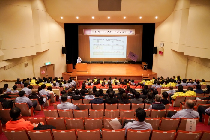 安全対策部より、現場でのリスクを想定した交通安全対策について共有しています